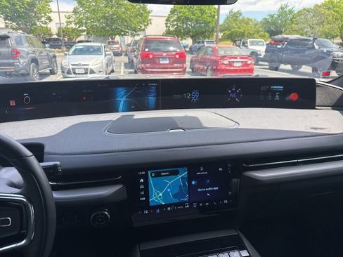 Used 2025 Lincoln Navigator L Reserve w/ Jet Appearance Package image 9