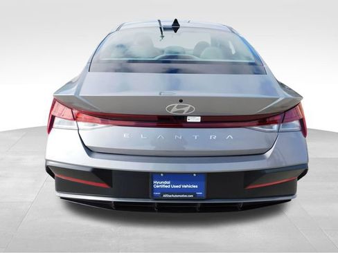 Used 2025 Hyundai Elantra SEL image 7