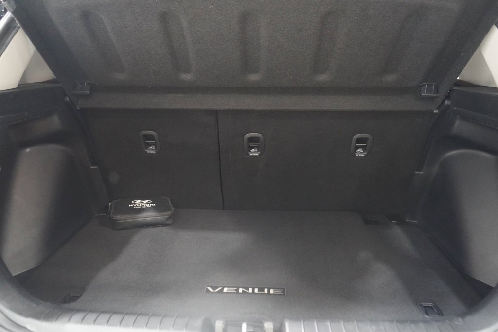 Used 2024 Hyundai Venue Limited FWD image 33