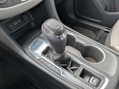 Used 2021 Chevrolet Equinox LS image 24