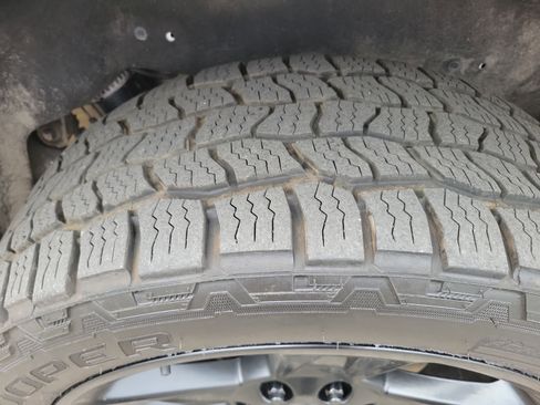 Used 2020 Chevrolet Suburban Premier image 32