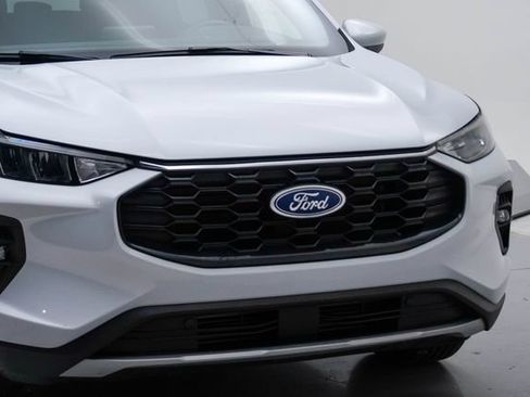 Used 2025 Ford Escape ST-Line Select AWD/4WD image 11