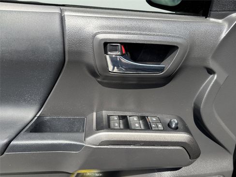 Used 2023 Toyota Tacoma TRD Off-Road w/ Advanced Technology Package AWD/4WD image 17