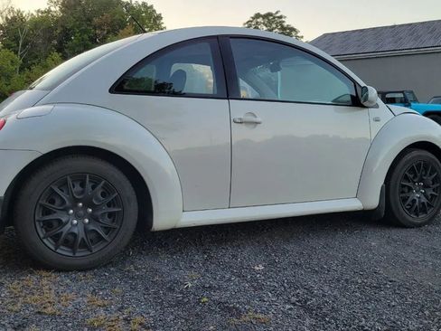 Used 2001 Volkswagen Beetle GLS FWD image 3