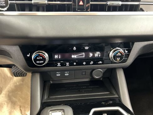New 2026 Mitsubishi Outlander SE AWD/4WD image 17