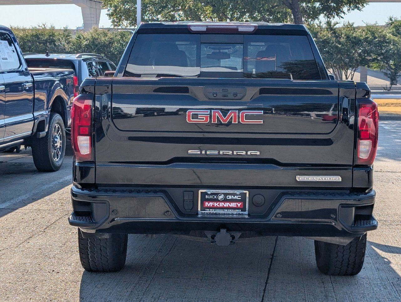 Used 2022 GMC Sierra 1500 Elevation w/ Elevation Premium Package AWD/4WD image 5
