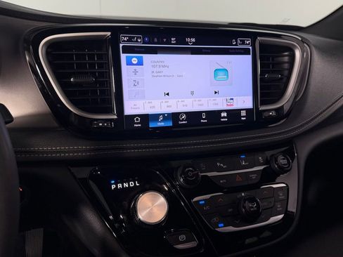 Used 2025 Chrysler Pacifica Select FWD image 22