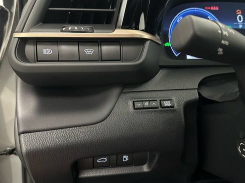 New 2025 Toyota Crown Platinum AWD/4WD image 24