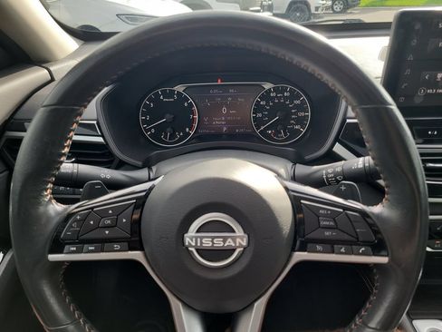 Used 2023 Nissan Altima 2.5 SR w/ SR Premium Package FWD image 31
