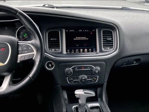 Used 2015 Dodge Charger SXT RWD image 6