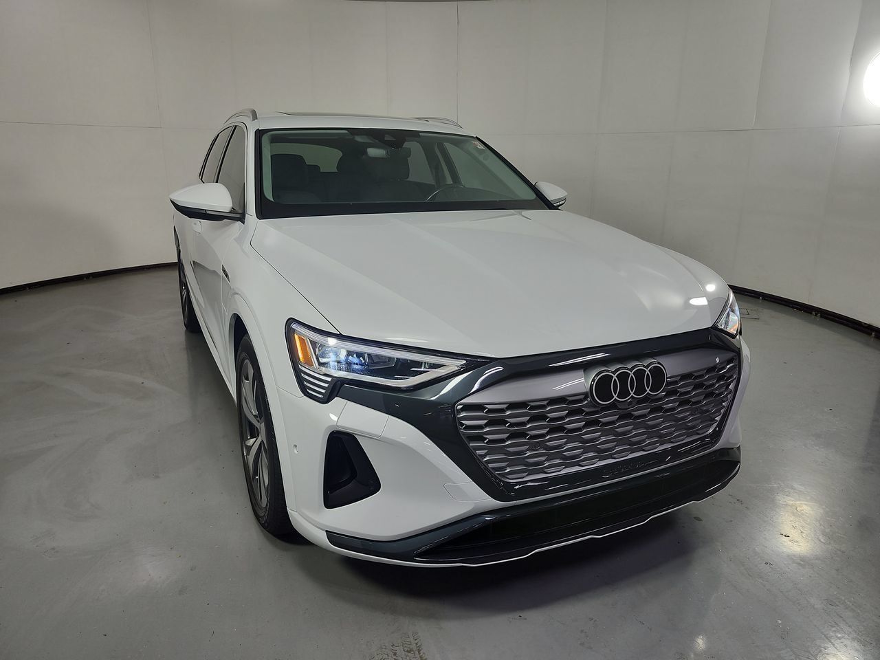Used 2024 Audi Q8 e-tron Premium Plus w/ Premium Plus Package AWD/4WD image 3