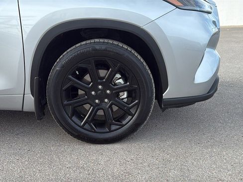 Used 2023 Toyota Highlander LE image 28