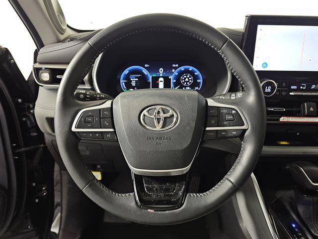 Certified 2026 Toyota Highlander Limited AWD/4WD image 10