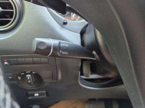Used 2020 Mercedes-Benz Metris Passenger image 21