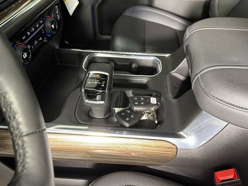 Used 2024 Chevrolet Silverado 1500 LT Trail Boss w/ LT Trail Boss Premium Package AWD/4WD image 25