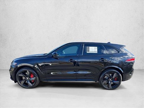 Certified 2024 Jaguar F-PACE SVR image 8