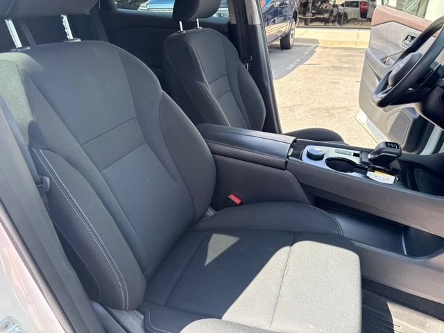 Used 2023 Nissan Rogue S AWD/4WD image 16