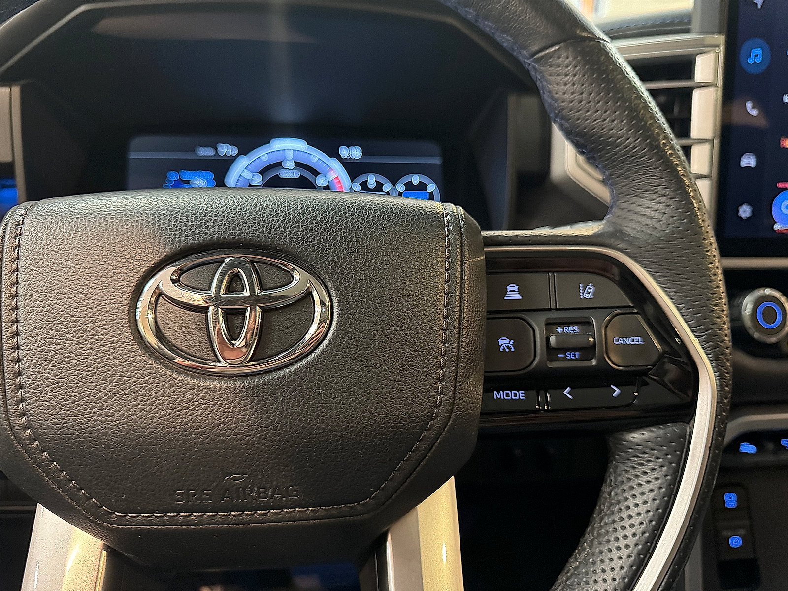 Used 2023 Toyota Sequoia Platinum AWD/4WD image 21