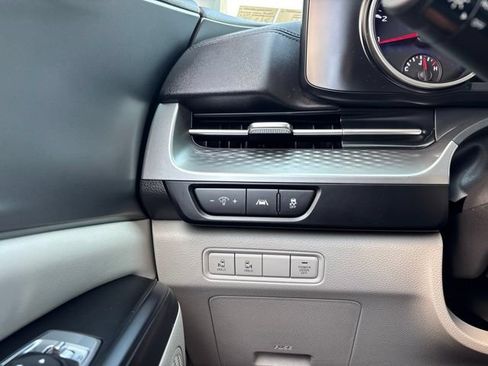 Used 2023 Kia Carnival LX FWD image 25