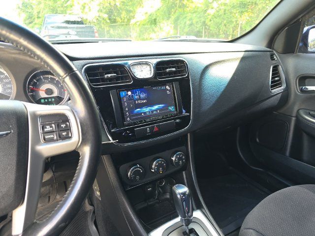 Used 2012 Chrysler 200 Touring FWD image 20