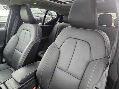 Certified 2025 Volvo XC40 B5 Core w/ Protection Package Premier image 24