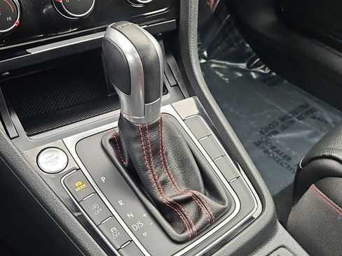 Used 2018 Volkswagen GTI SE w/ SE Leather Package image 26
