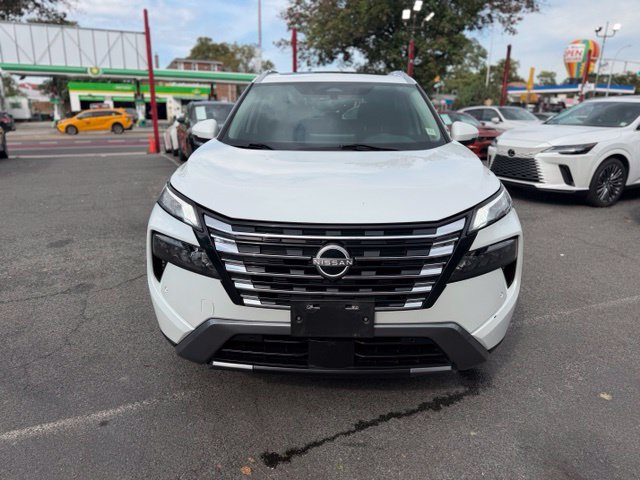 Used 2024 Nissan Rogue SL w/ SL Premium Package AWD/4WD image 2