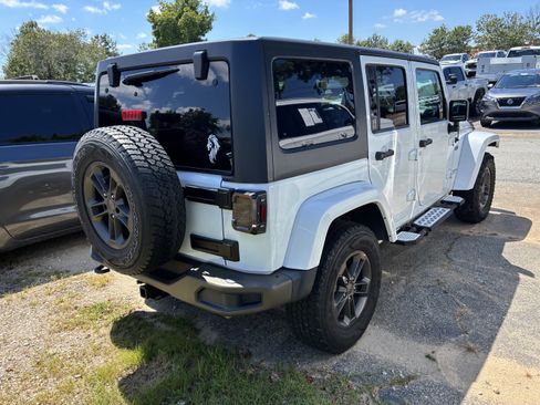 Used 2016 Jeep Wrangler Unlimited Sahara AWD/4WD image 8