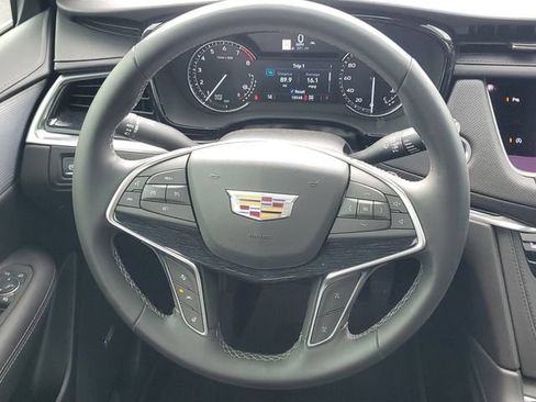 Certified 2025 Cadillac XT5 Premium Luxury w/ LPO, Floor Liner Package AWD/4WD image 31