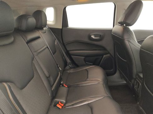 Used 2018 Jeep Compass Latitude w/ Popular Equipment Group AWD/4WD image 19