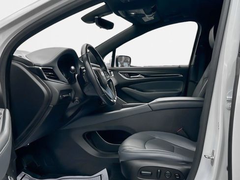 Used 2024 Buick Enclave Premium image 12