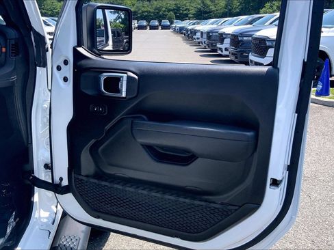 Certified 2024 Jeep Gladiator Mojave w/ Convenience Group AWD/4WD image 21