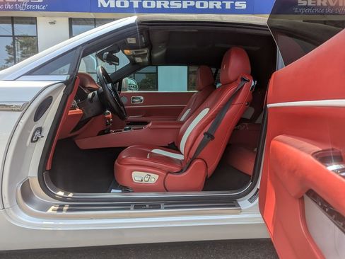 Used 2018 Rolls-Royce Dawn RWD image 13