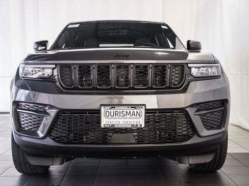 New 2025 Jeep Grand Cherokee Altitude image 2