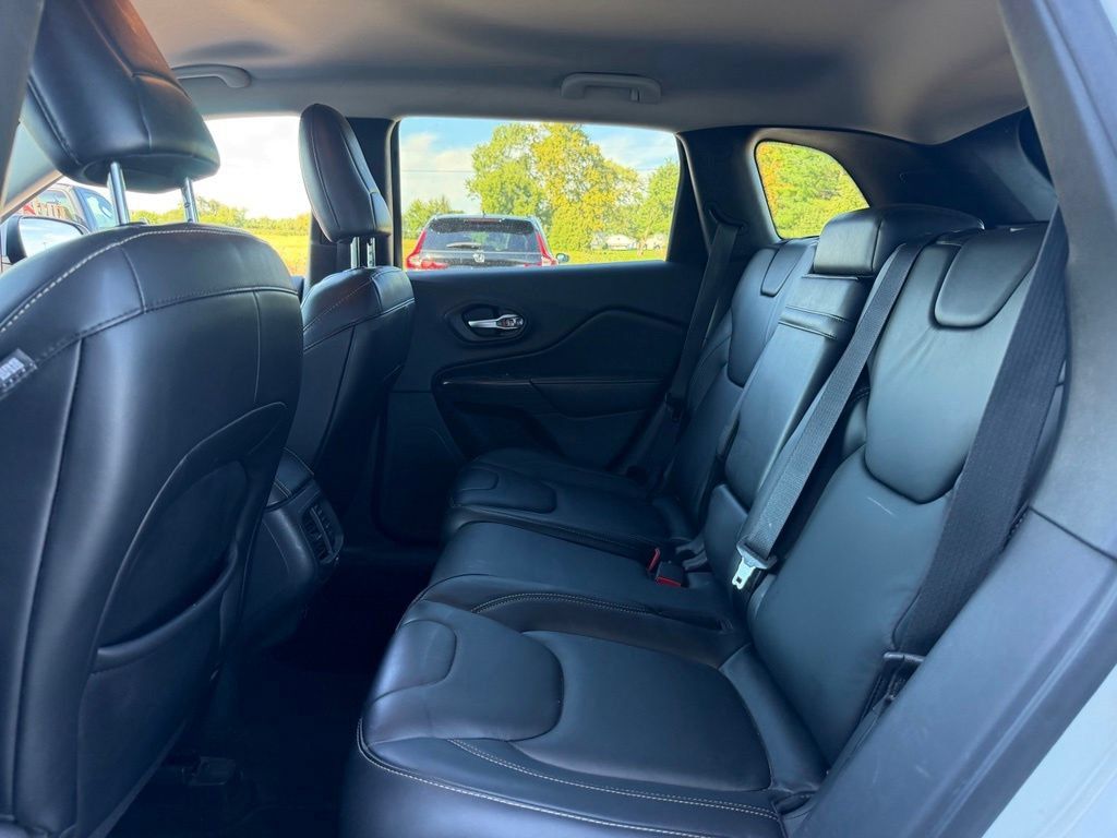 Used 2016 Jeep Cherokee Limited AWD/4WD image 18