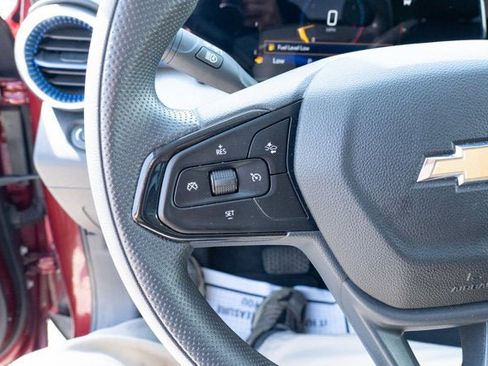 Used 2025 Chevrolet Trax LT FWD image 22