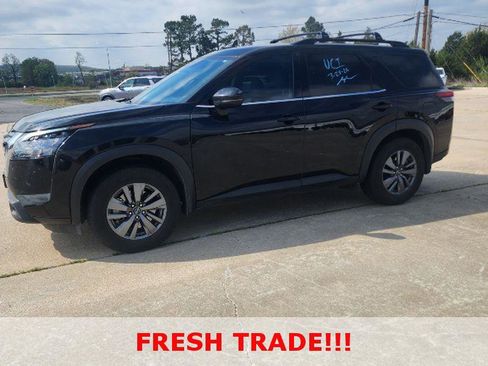 Certified 2023 Nissan Pathfinder SV image 3