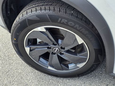 Used 2025 Nissan Rogue SV AWD/4WD image 25