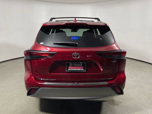 Certified 2026 Toyota Highlander Platinum AWD/4WD image 4