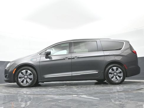 Used 2018 Chrysler Pacifica Limited w/ Advanced Safetytec Group FWD image 46