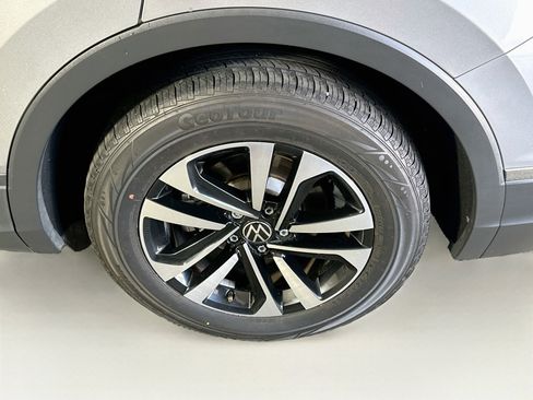Used 2023 Volkswagen Tiguan S FWD image 11