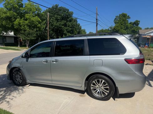 Used 2020 Toyota Sienna XLE FWD image 5