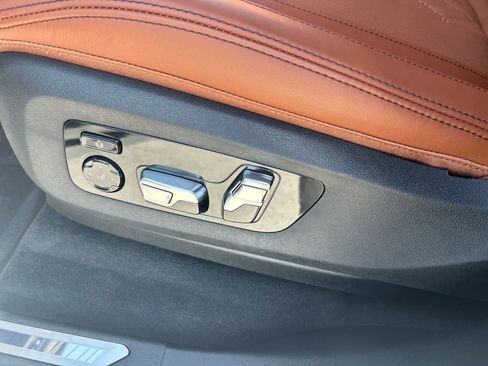 Used 2026 BMW X7 M60i image 27