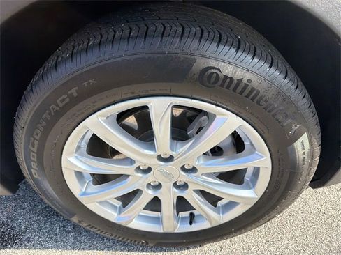 Used 2022 Cadillac XT4 Luxury w/ Driver Awareness Package image 12