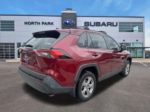 Used 2022 Toyota RAV4 XLE FWD image 3