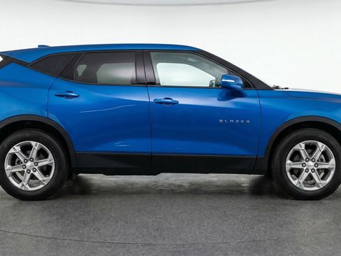 Used 2025 Chevrolet Blazer LT FWD image 11