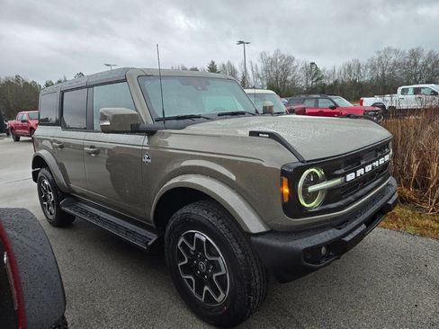 New 2025 Ford Bronco Outer Banks image 2