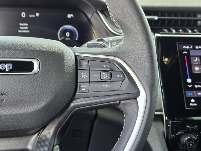 Used 2025 Jeep Grand Cherokee L Altitude AWD/4WD image 29