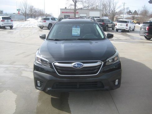 Used 2020 Subaru Outback Premium image 3