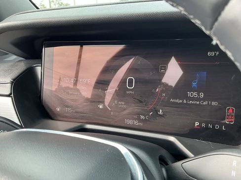 Used 2025 GMC Acadia Elevation image 35